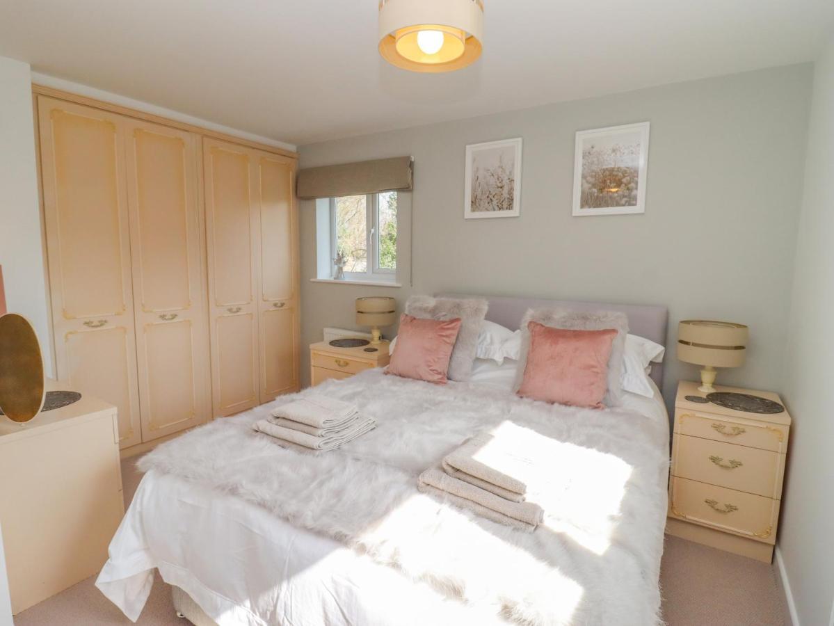 Robellen Corner Villa Banbury Bagian luar foto